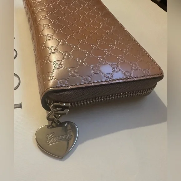 Gucci Metallic Microguccissima Zip Around Heart Wallet Pink - Picture 5 of 13
